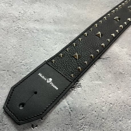 【 50mm Width Soft Leather Guitar Strap / Side & Center Pyramid Spots Design 】