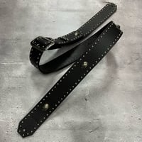 【 50mm Width Hard Leather Guitar Strap / Side Round & Six Skull Spots Design 】