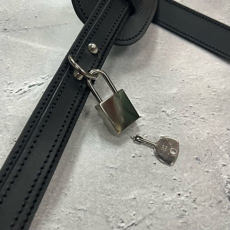 【 24mm Width Hard Leather Guitar Strap / Ring & Key Design 】