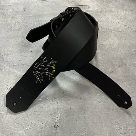 【 60mm Width Hard Leather Guitar Strap / Frog Spots Design 】