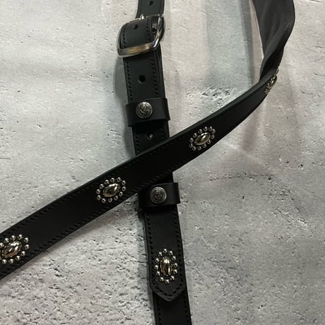 【 24mm Width Hard Leather Guitar Strap / Oval Surrounded Round Spots Design 】