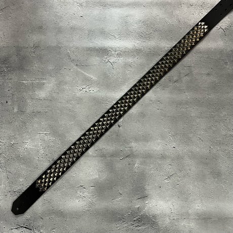【 42mm Width Hard Leather Guitar Strap / 3×2Row Dia Pyramid Spots Design 】