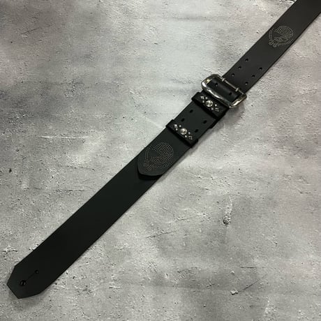 【 50mm Width Hard Leather Guitar Strap / Modern Pirates Six Skull Spots Design 】