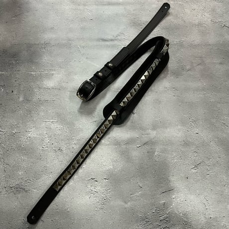 【 Ikebe × Modern Pirates 24mm Width Hard Leather Guitar Strap / 1Row Pyramid Spots Design 】