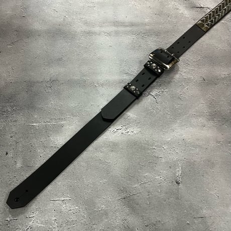 【 35mm Width Hard Leather Guitar Strap / 2Row 15mm Pyramid Spots Design 】