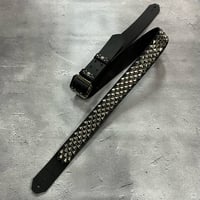 【 42mm Width Hard Leather Guitar Strap / 3×2Row Dia Pyramid Spots Design 】