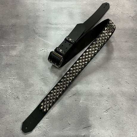 【 42mm Width Hard Leather Guitar Strap / 3×2Row Dia Pyramid Spots Design 】