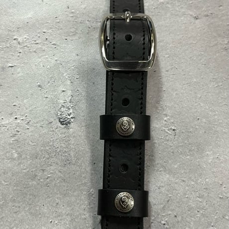 【 Ikebe × Modern Pirates 24mm Width Hard Leather Guitar Strap / 1Row Pyramid Spots Design 】