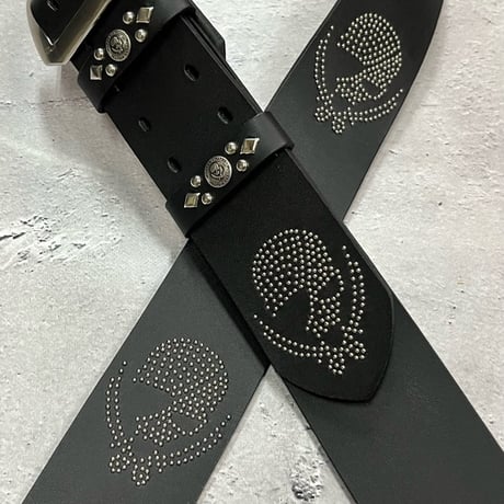 【 50mm Width Hard Leather Guitar Strap / Modern Pirates Six Skull Spots Design 】