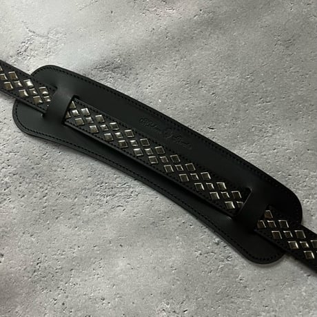 【 24mm Width Hard Leather Guitar Strap / 2×1Row Daiamond Spots Design 】