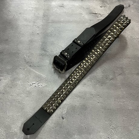 【 42mm Width Hard Leather Guitar Strap / 3Row 12mm Pyramid Spots Design 】