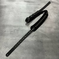 【 24mm Width Hard Leather Guitar Strap / 1Row Dia Pyramid Spots & Rhinestone Design 】