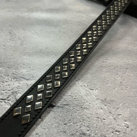 【 24mm Width Hard Leather Guitar Strap / 2×1Row Daiamond Spots Design 】