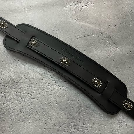 【 24mm Width Hard Leather Guitar Strap / Oval Surrounded Round Spots Design 】