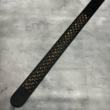 【 62mm Width Hard Leather Guitar Strap（Insert Adjustment Type）/ 12mm Pyramid Spots Laid Design 】