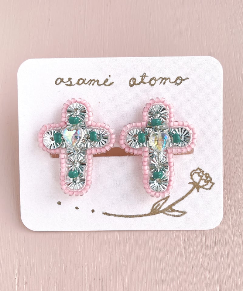 クロスビーズ刺繍イヤリング 【薄ピンク】 | asami otomo