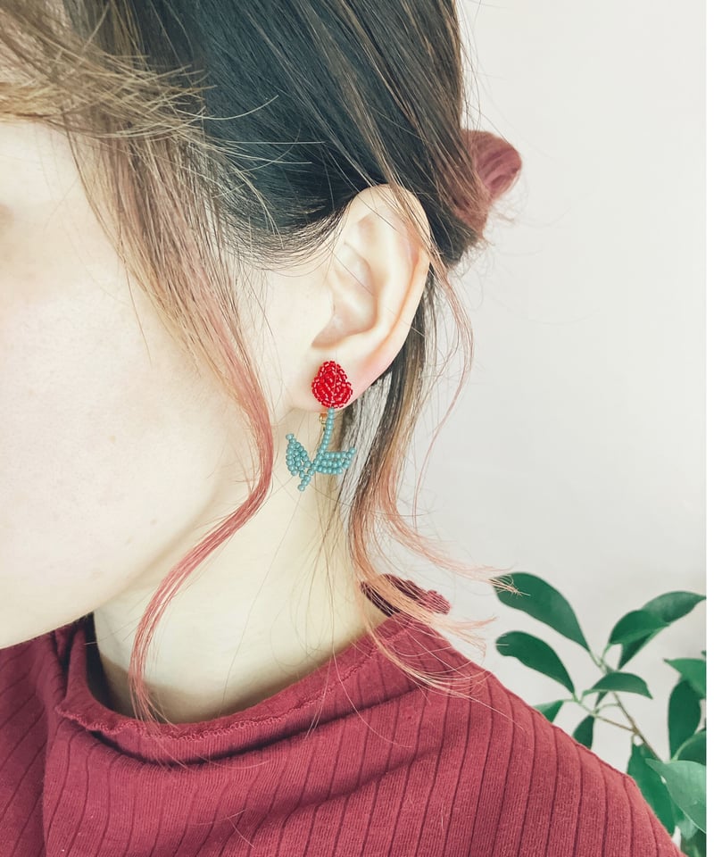 お花ビーズ刺繍ピアス 【チューリップ】 | asami otomo お花ビーズ刺繍ピアス 【チューリップ】 | asami otomo