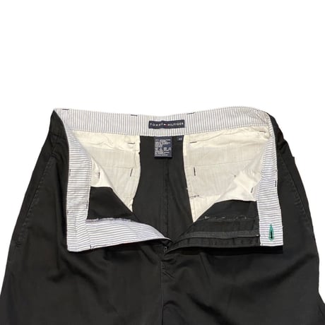 00s- Tommy Hilfiger Two Tuck Black Chino Shorts