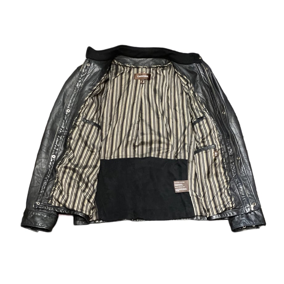 6935196c2200bb759cfda185