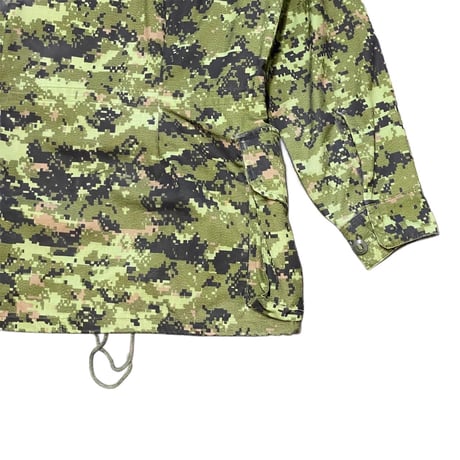 ‘05 CANADIAN ARMY Poly/Cotton Combat Jacket