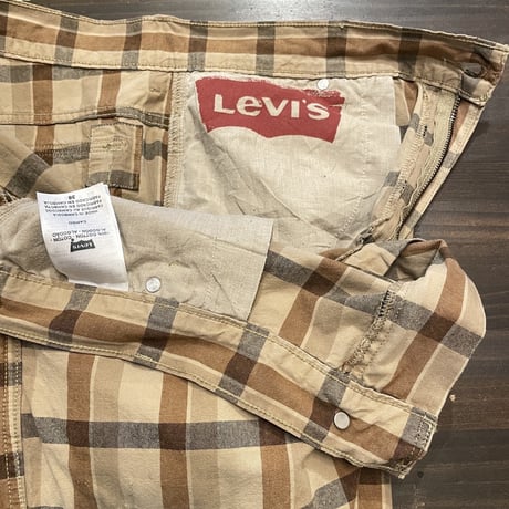 Levi’s Cotton Cargo Check Shorts