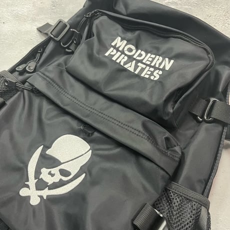 Backpacks / Modern Pirates Skull Design 001 (刺繍)