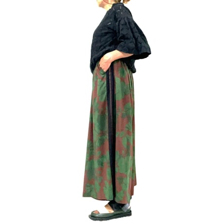 PT-7867　サイドラインの花柄ワイドパンツ　海老茶×グリーン（614）
