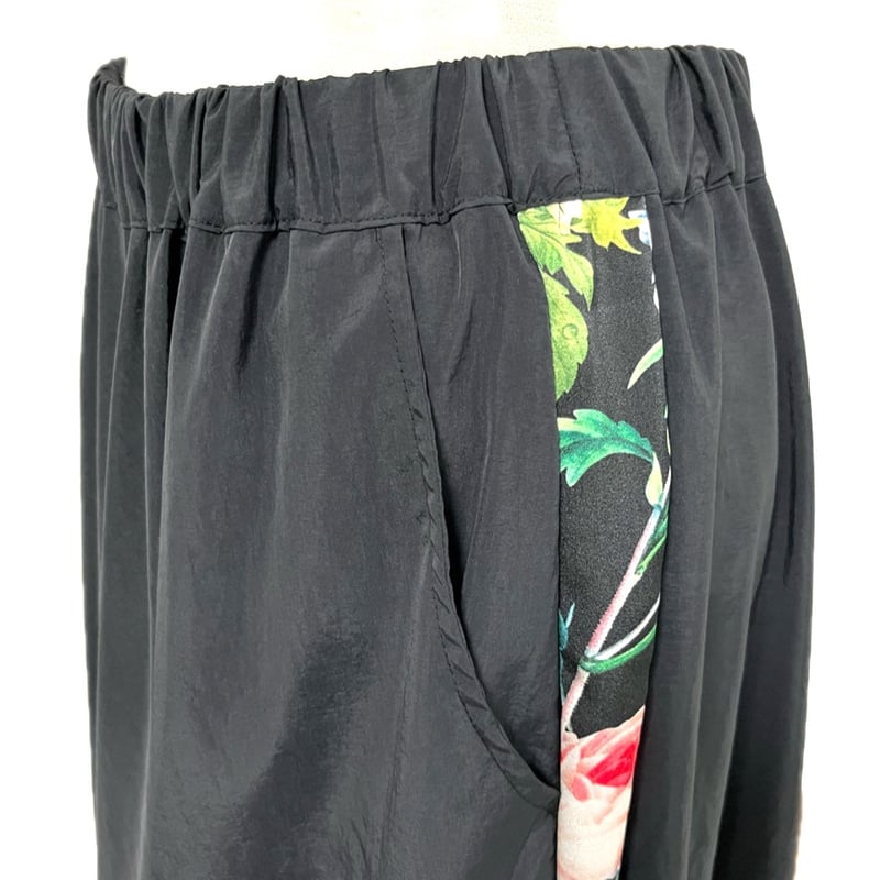 SK-7878 サイドラインのバルーンスカート ブラック×花（910） | helter