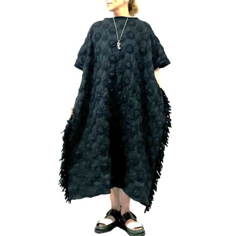 OP-7861 サイドフリンジ収縮ドット刺繍ワンピ　ブラック（910）