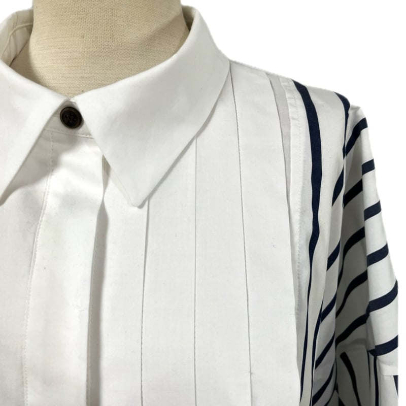 SH-7264 プリーツヨークの前後差シャツ 白ストライプ(020