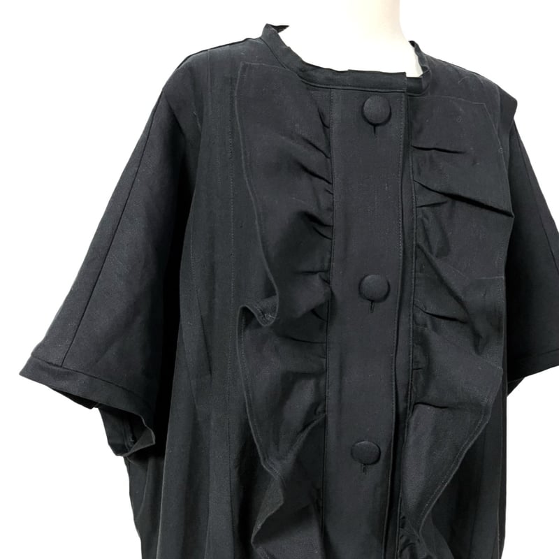 美品　NEMIKA ジレ　フリル付き ブラック SH-7259 ビッグフリルのワンピジレ ブラック（910） | helter.jp