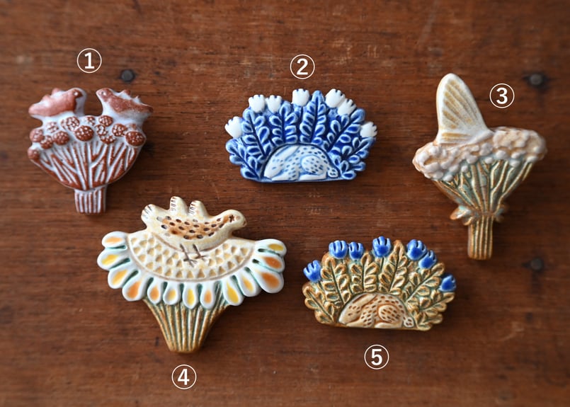 イスラエル｜Bilberry Forest｜陶器ブローチ | 雑貨と作家もの リリ