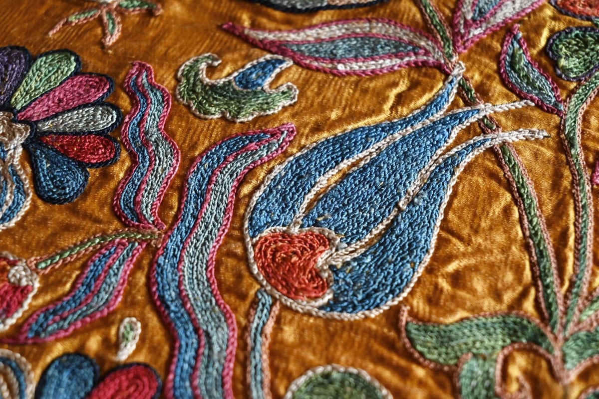 スザニ刺繍マルチカバーアイボリー② インド手仕事ハンドメイド