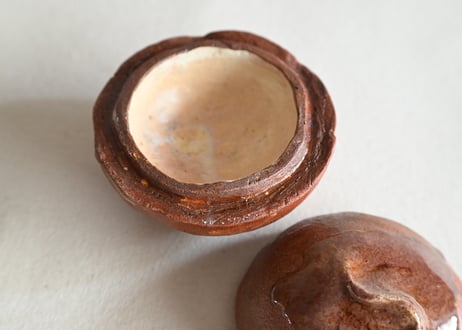 陶芸家「能登実登利」蓋もの｜1点
