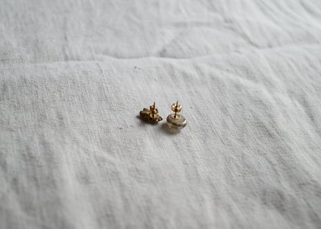 BLUEPOND｜硝子ペアピアス（金漆と透明）