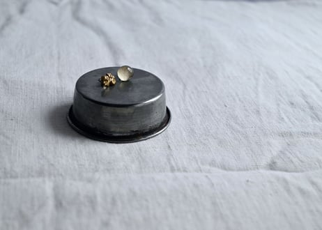 BLUEPOND｜硝子ペアピアス（金漆と透明）