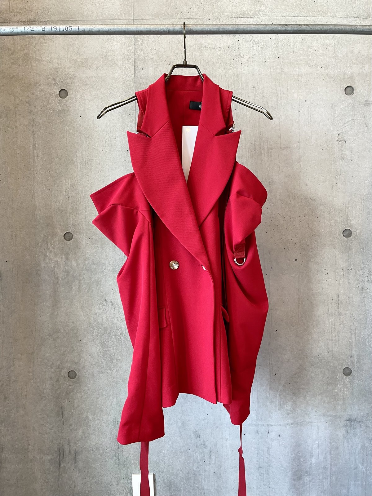 SHIROMA 23-24A/W RED open shoulder peaked lapel