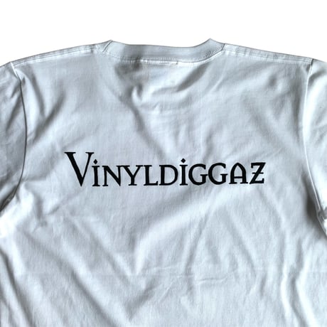 BACIO./VINYL DIGGAZ TEE_ WHITE