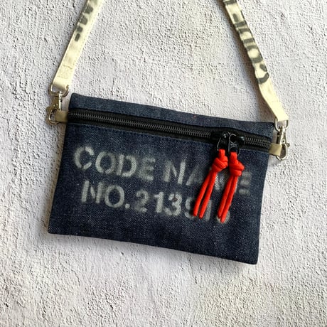 Bacio./Travel Pouch mini_Rigid Denim_Red