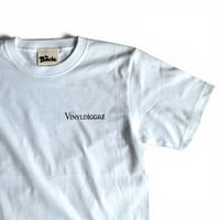 BACIO./VINYL DIGGAZ TEE_ WHITE