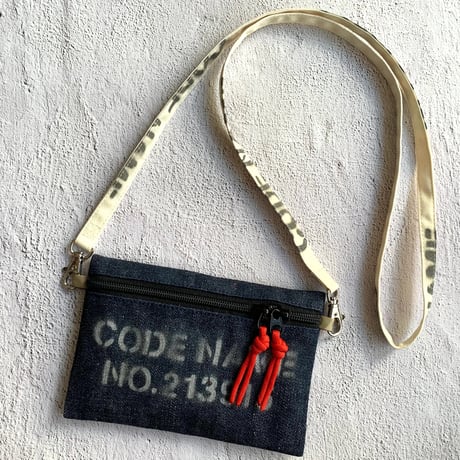 Bacio./Travel Pouch mini_Rigid Denim_Red