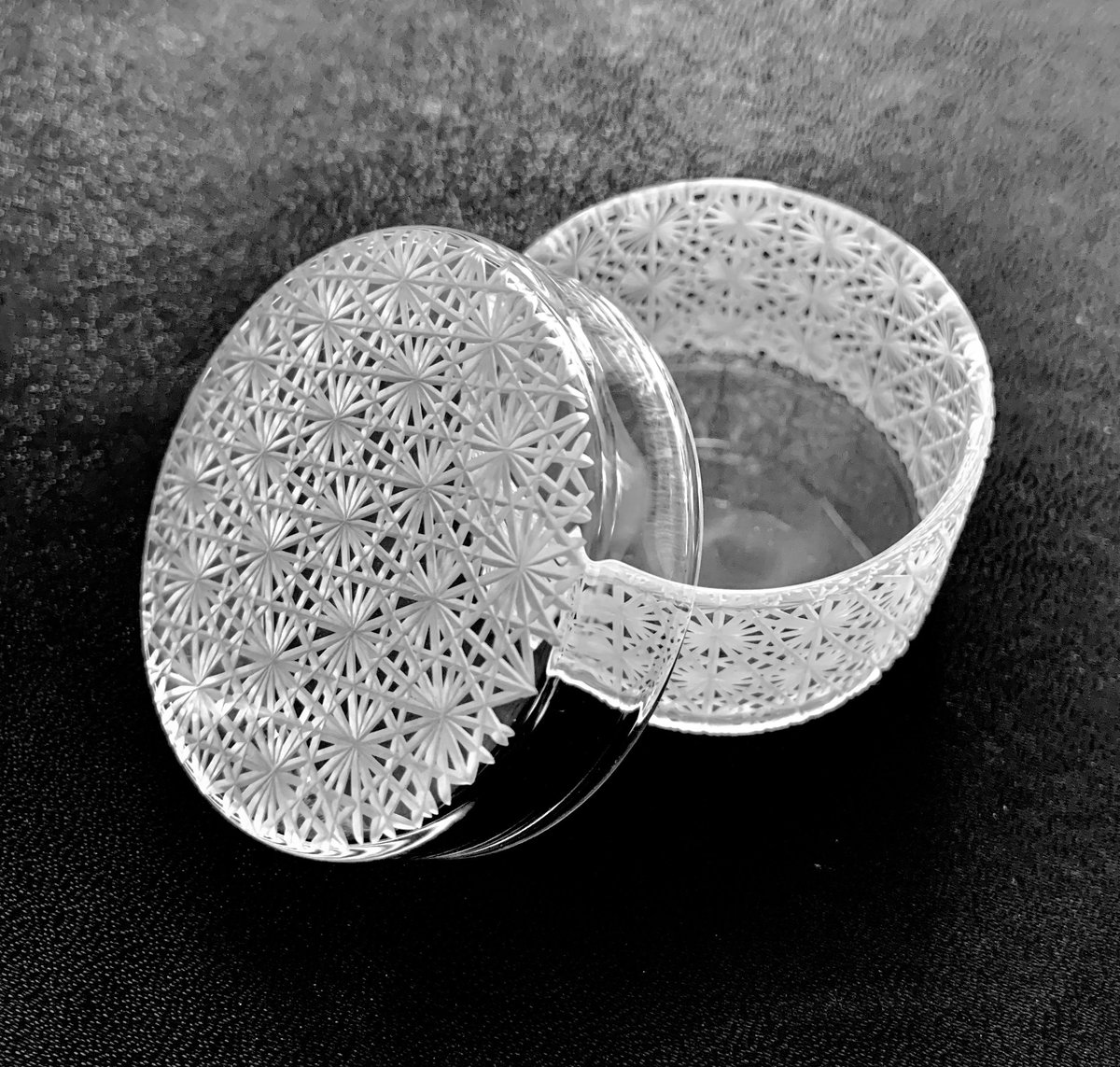 美品 希少 昭和初期◆草花（菊）デザイン切子 高級時計用ガラス製カバーケース 東京切子（花切子）ガラスケース 菊姫 | 東京切子KILIKO・光学切子スタジオ