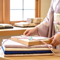 「静かな光に守られ幸せが満ちる」東京切子帯留め　組切子　クリアー・ピーコック