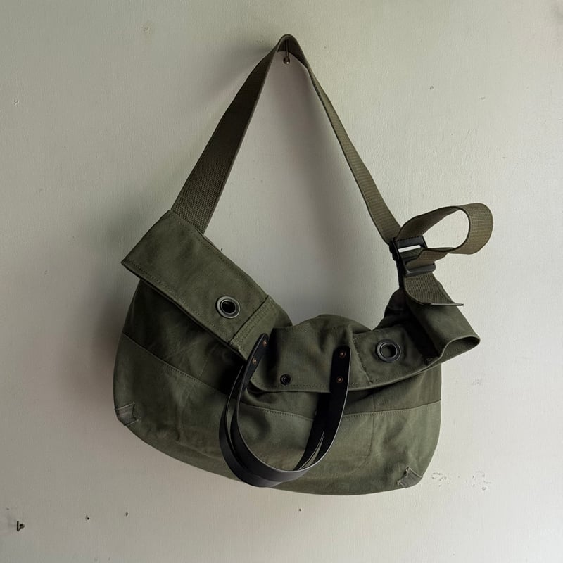 3175 1970s Duffle Messenger Bag | Room No.6