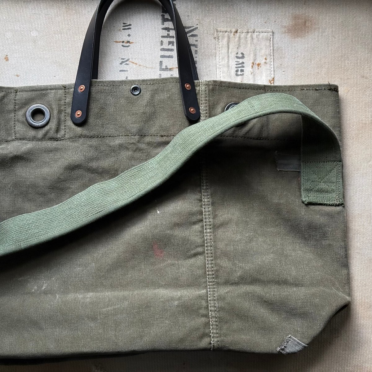3144 1960s Duffle Messenger Bag | Room No.6