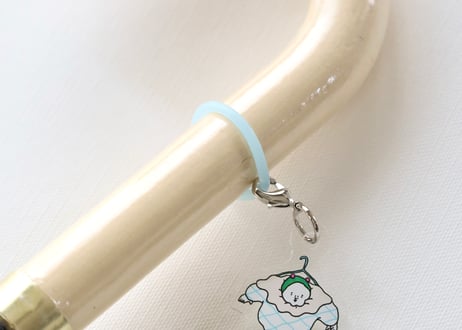 【限定生産】小さいチャーム「ハンガーに吊られる人」