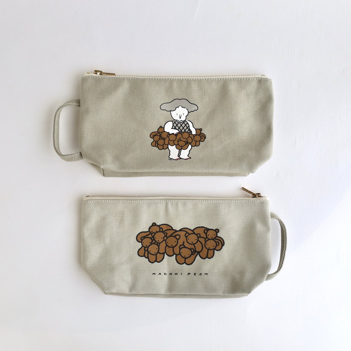 大きなキャンバスポーチ「くまを履く女」 | nagakiperm ONLINE STORE