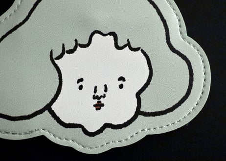小銭しか入らない顔面ポーチ