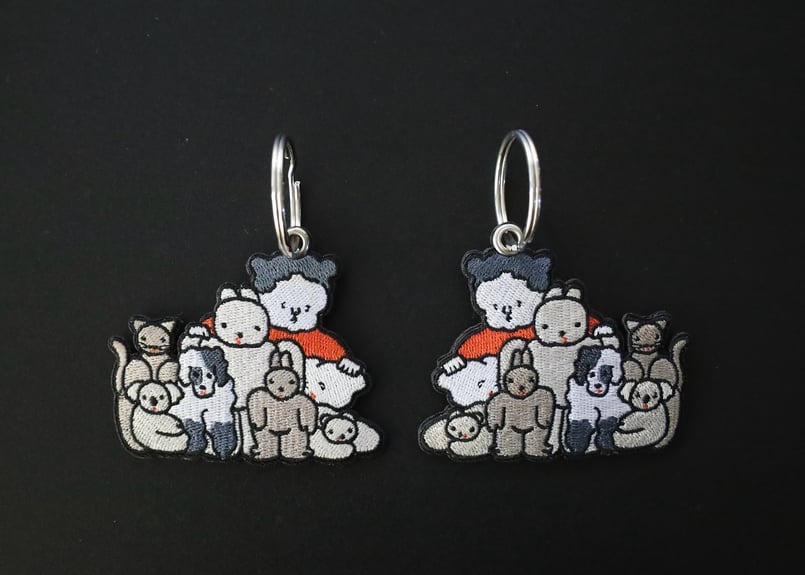 刺繍キーホルダー「ぬいぐるみ家族写真」 | nagakiperm ONLINE STORE