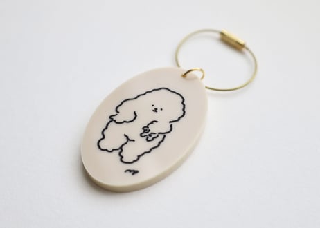 食堂で渡される札みたいなキーホルダー「ギャルピする犬」